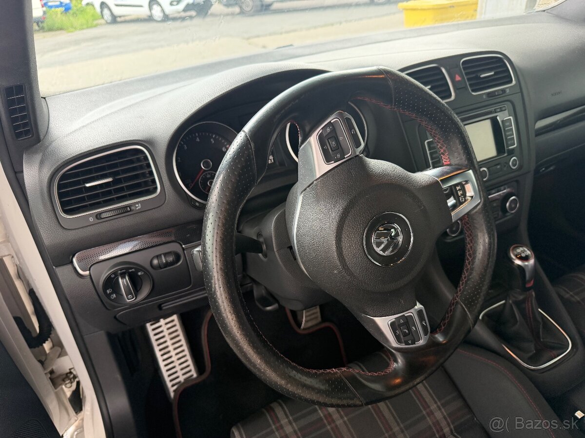 Volkswagen golf GTI - 13