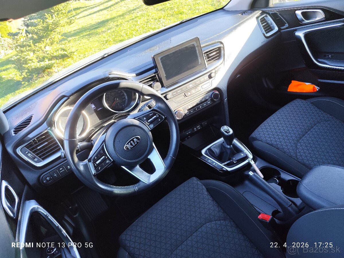 Kia Ceed 1.6crdi 85kw M6 r.v.2019 hatchback - 13