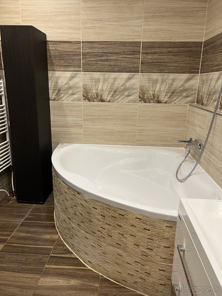 Predám trojizbový byt v PLATO Levice - 13