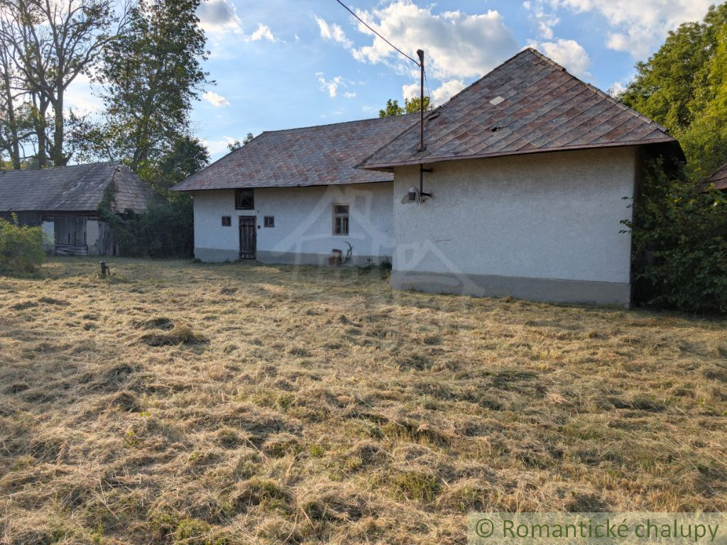 Priestranný pozemok s pôvodným domom - Kolonica, okr. Snin - 13