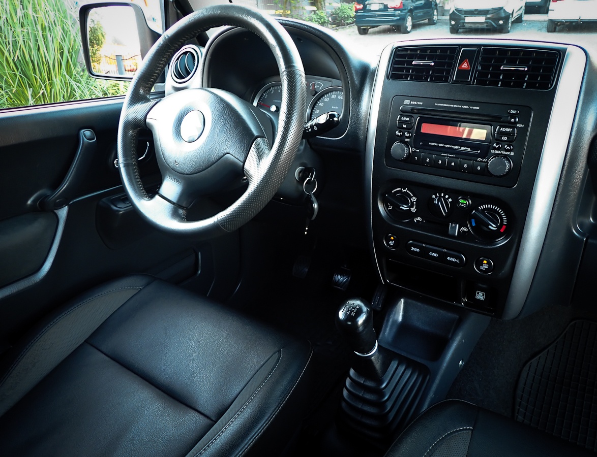 SUZUKI JIMNY 1.3benzin 2013 4x4 KOŽA KLIMA VYHREV ŤAŽNE - 13