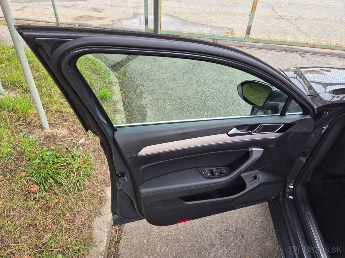 Volkswagen Passat Variant 2.0 TDI EVO Elegance DSG - 13