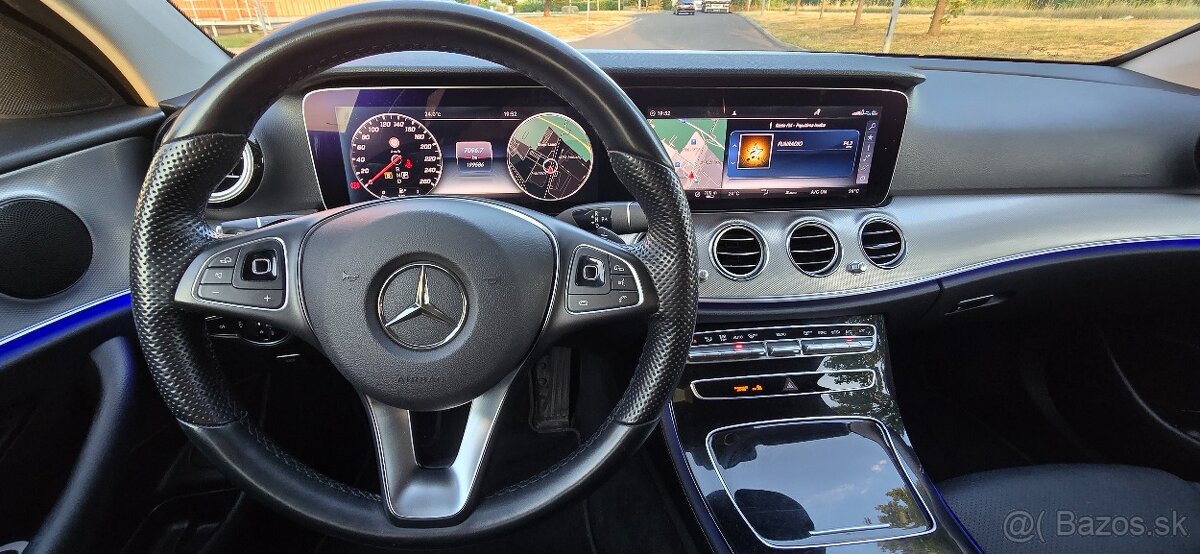 Mercedes-Benz E200 , 2017 - 13