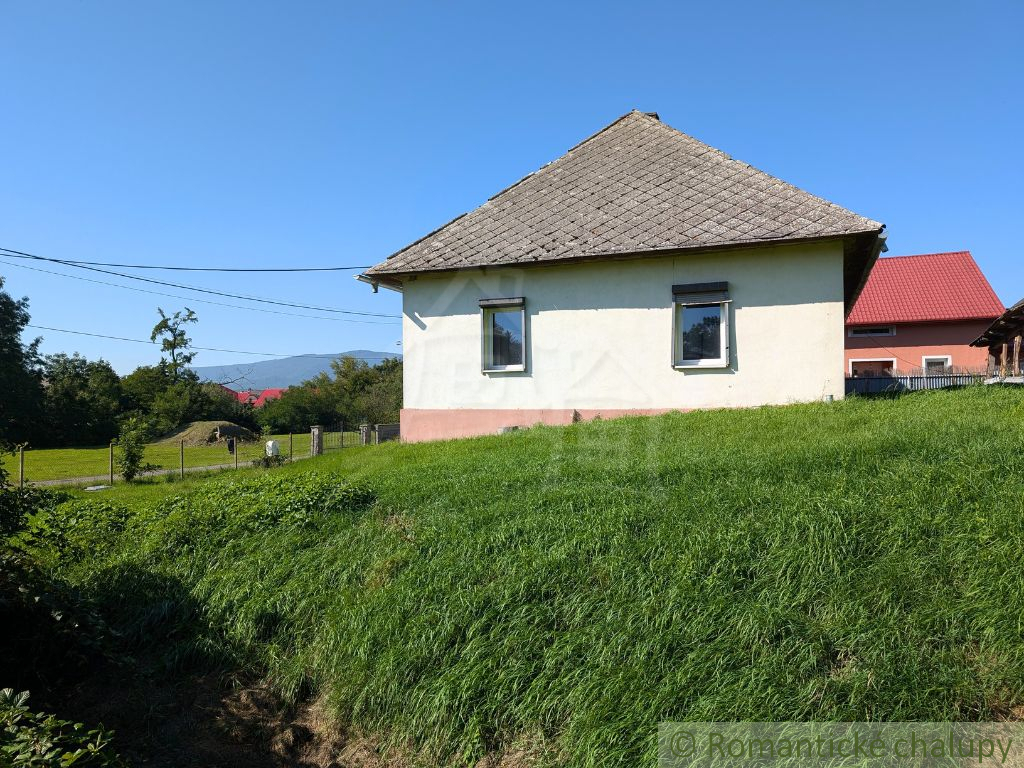 Mimoriadne veľký 55-árový pozemok so starším domom pri Vra - 13