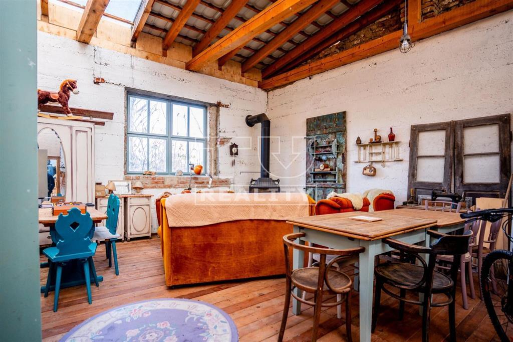 Atraktívny rodinný dom v centre Ilavy s 3 bytovými... - 13