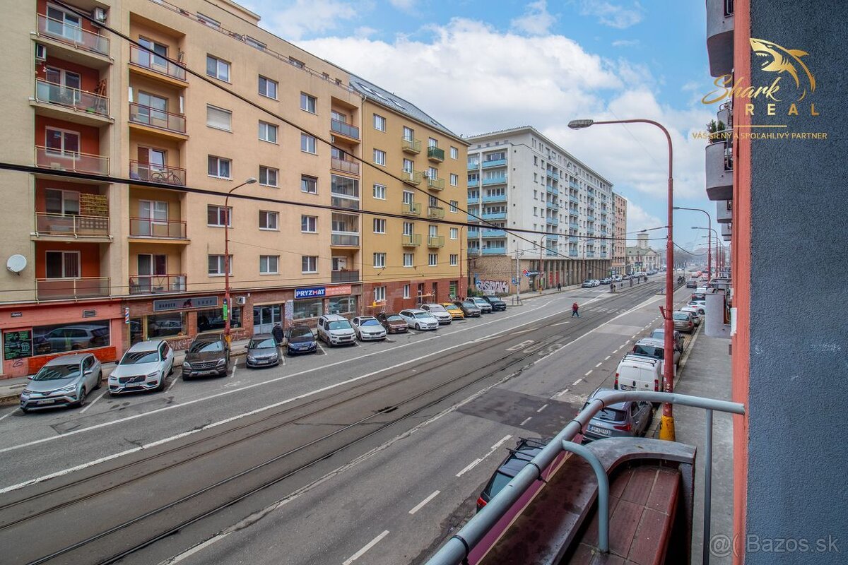 4i byt s otvorenou dispozíciou a 2 balkónmi v srdci Starého - 13