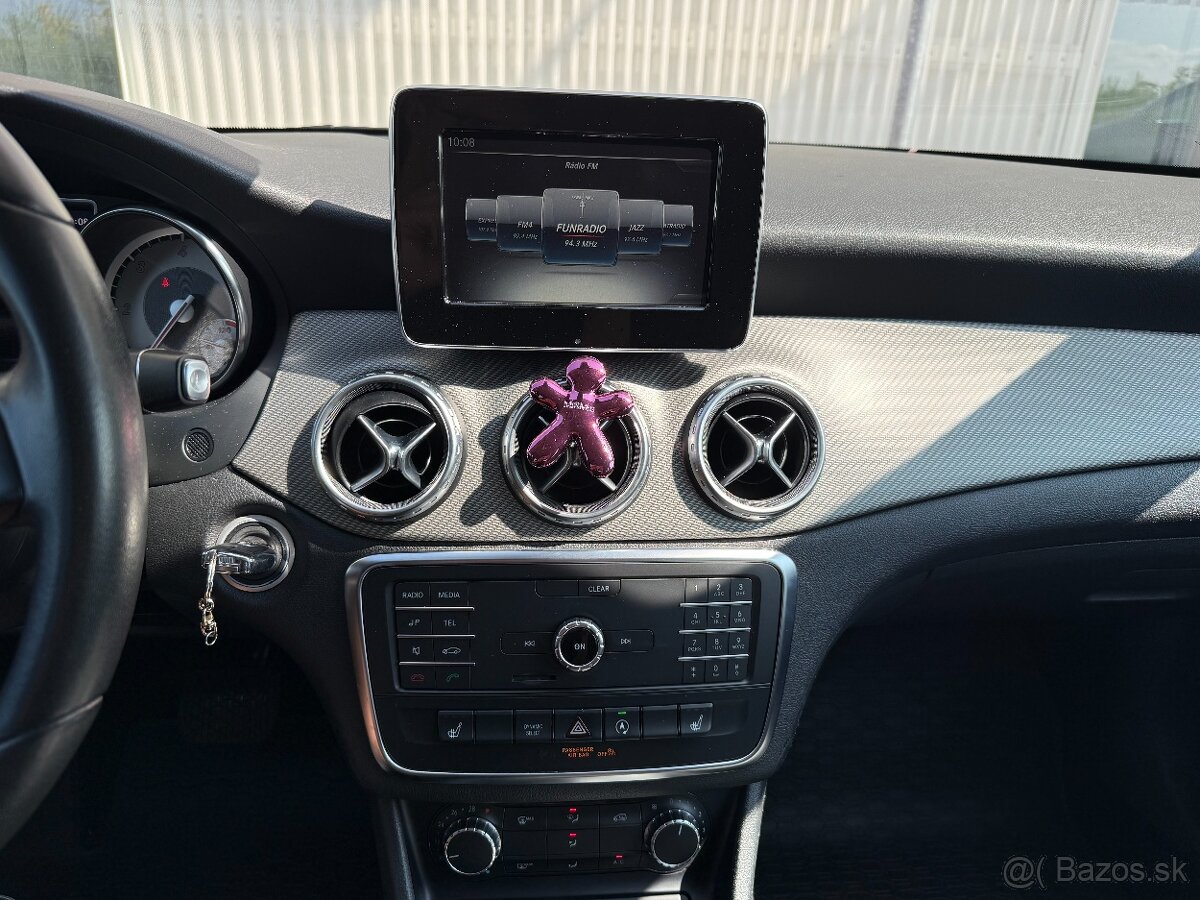 Mercedes-Benz GLA 180d - 13