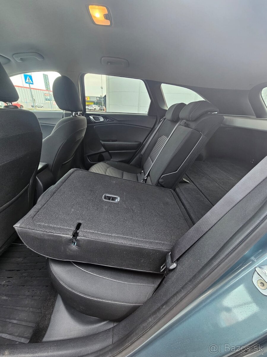 Kia Ceed SW 1.6 CRDi mHEV Gold A/T - 13