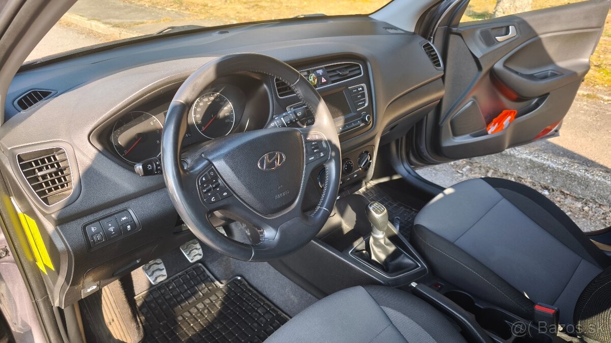 Hyundai i20 active, rok 2020 - 13