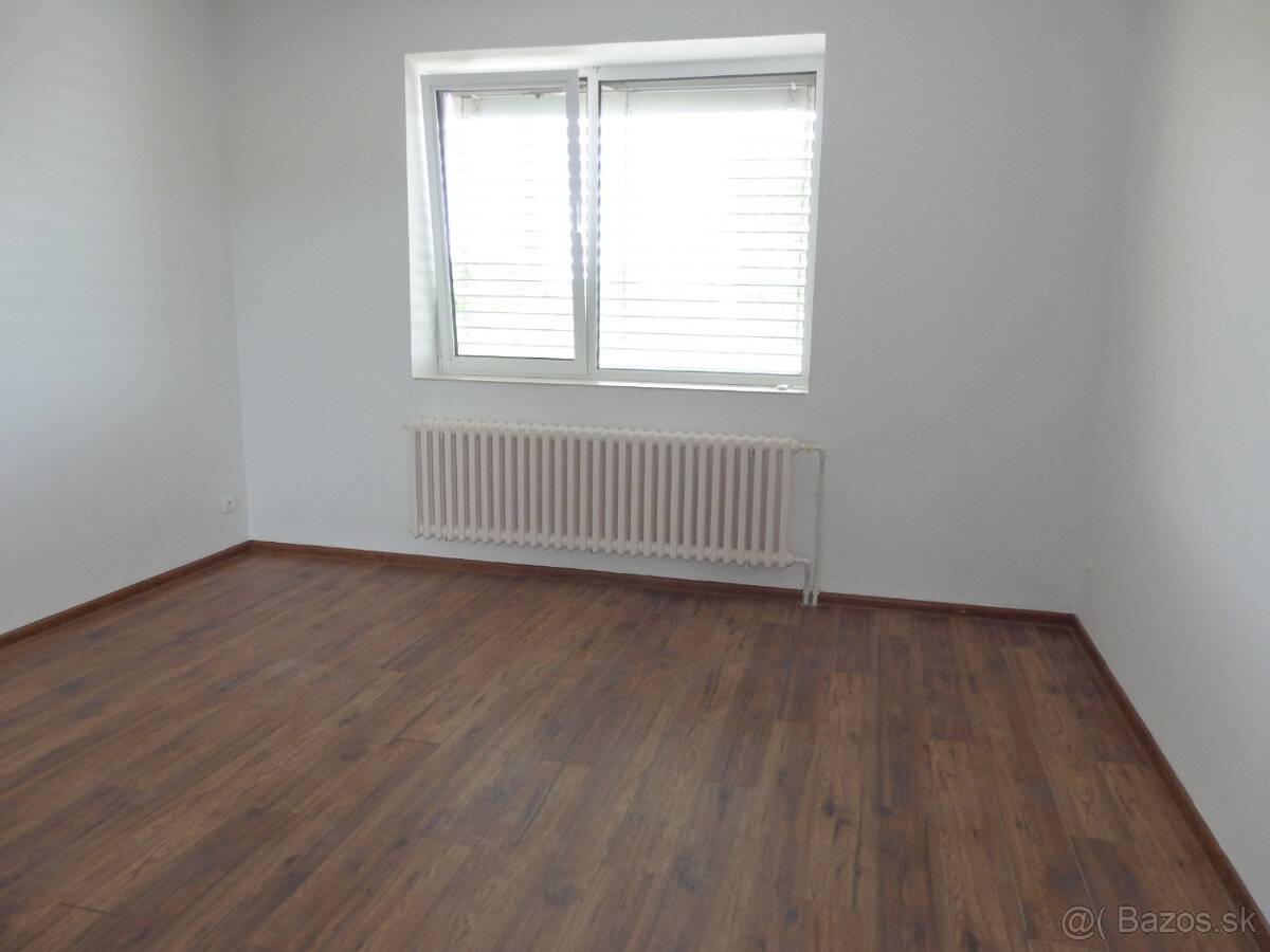 Na predaj 3 izbový rodinný dom v obci Šúrovce okr.Trnava - 13