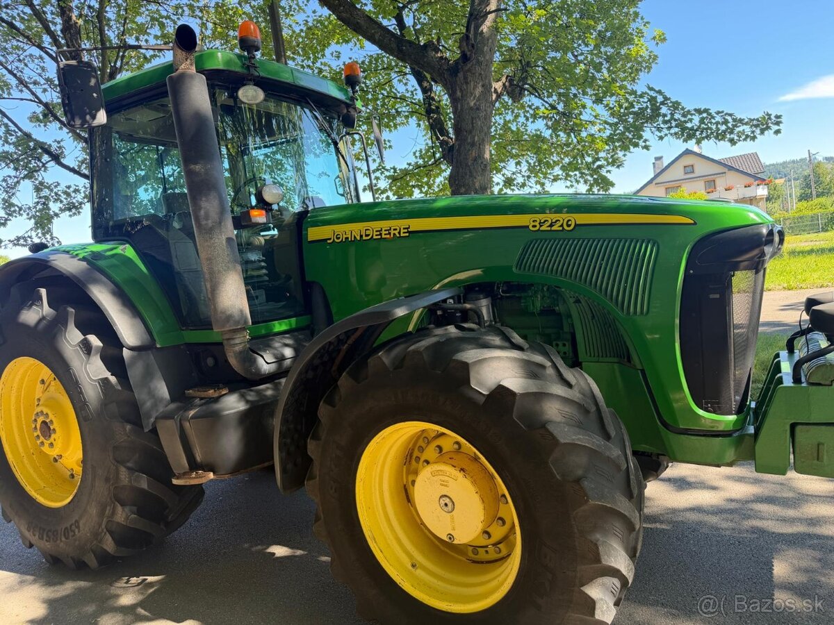 Zemědělský traktor John Deere 8220 PowerShift, modelový rok - 13