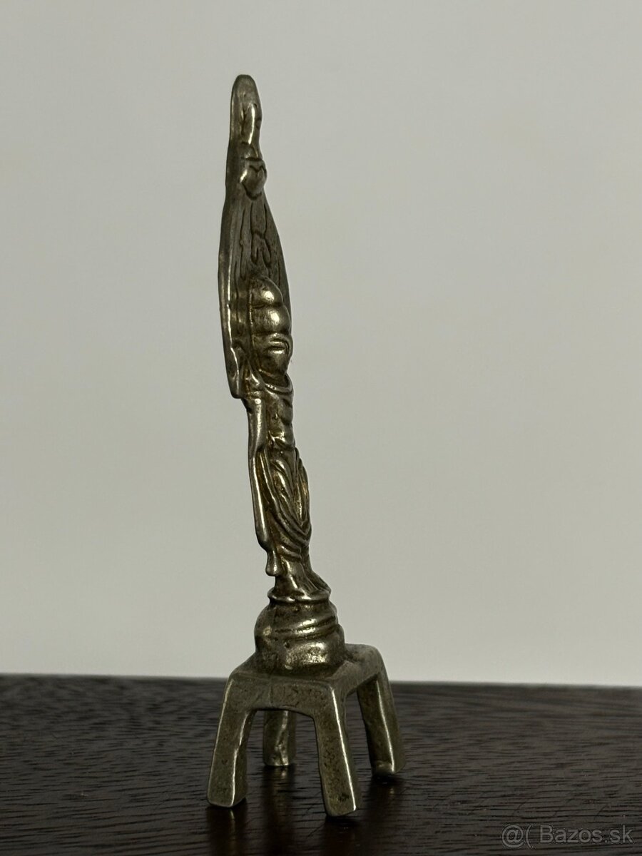 4 starožitné Tibetské bronzové sošky na originálnom drevenom - 13