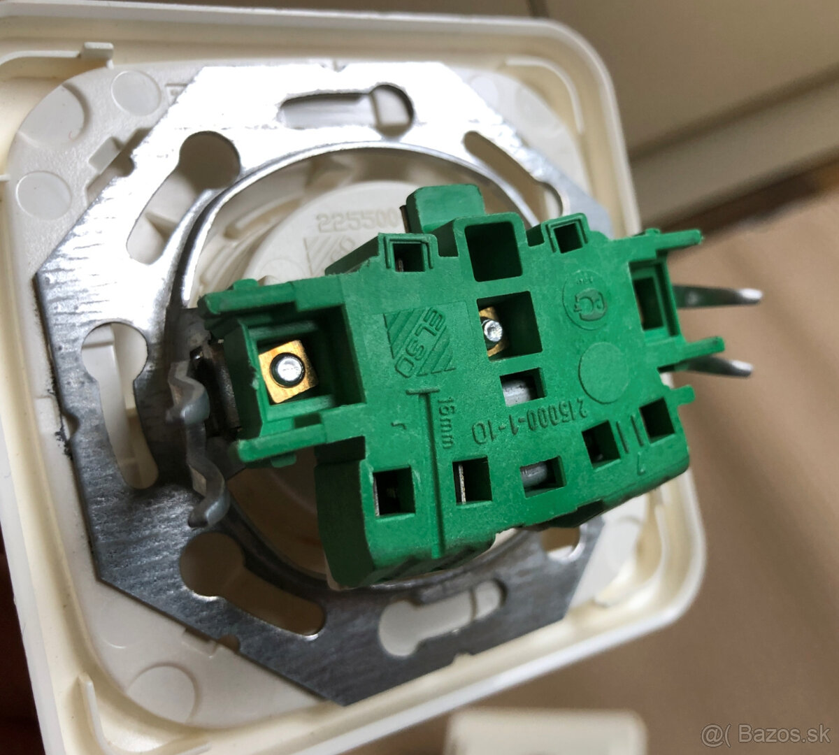 Elektroinštalačný materiál - Nepouzity - 13