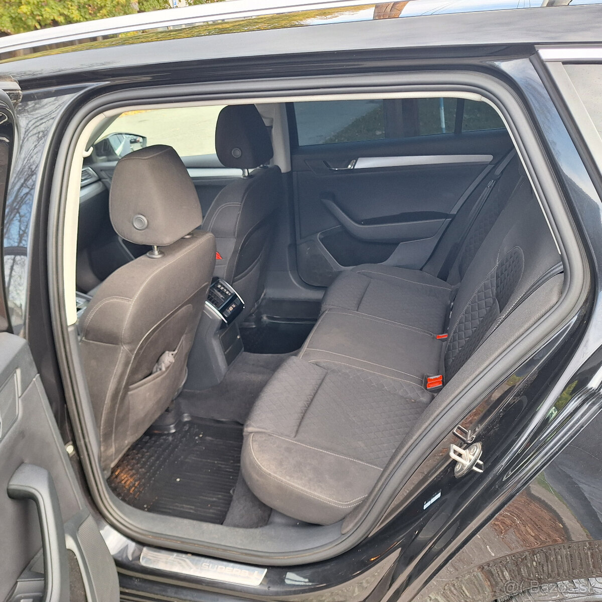 Škoda Superb Combi 2.0 TDI Sportline DSG - AJ NA SPLÁTKY - 13