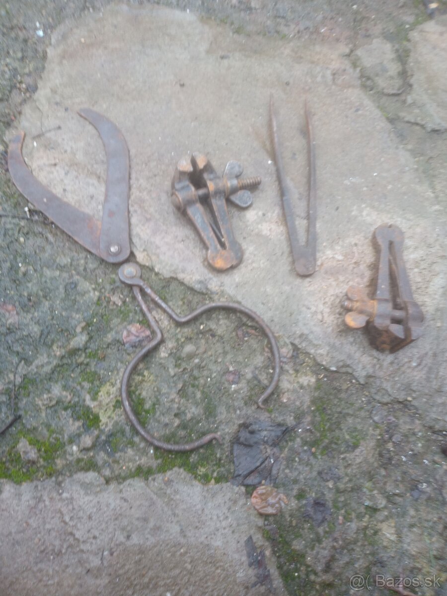 Nástroje do lesa.tabulka - 13