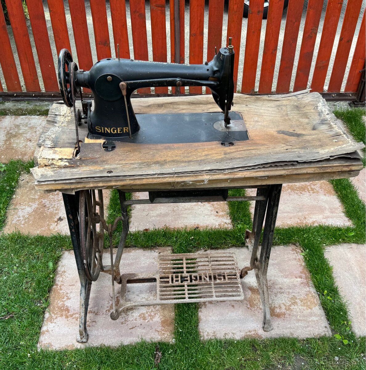 Predám starožitný šijací stroj Singer (r. 1936) - 13