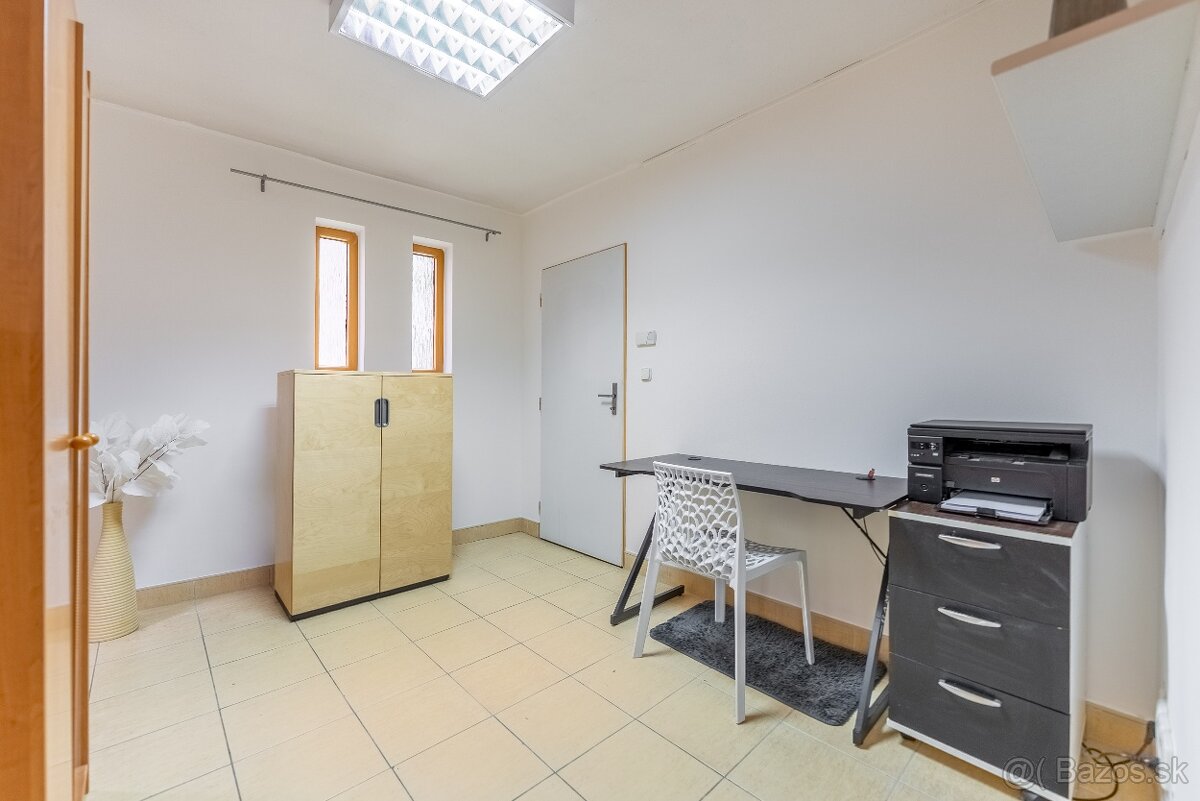 Samostatný 5 izb. rodinný dom vo výbornej lokalite v Trnave - 13