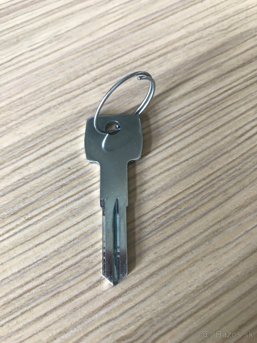 Thule nahradnie diely, stresne priecniky, nosice na hagusy - 13