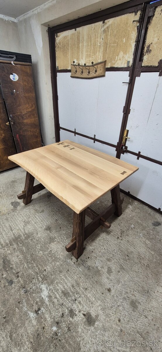 Masívny jedálenský stôl - 13