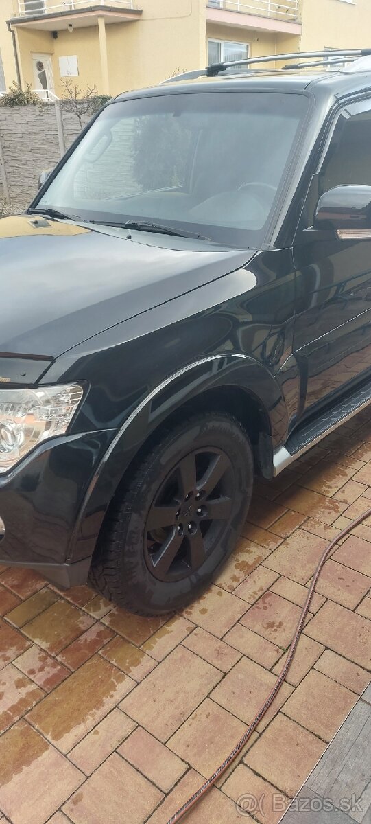 Mitsubishi Pajero - 13