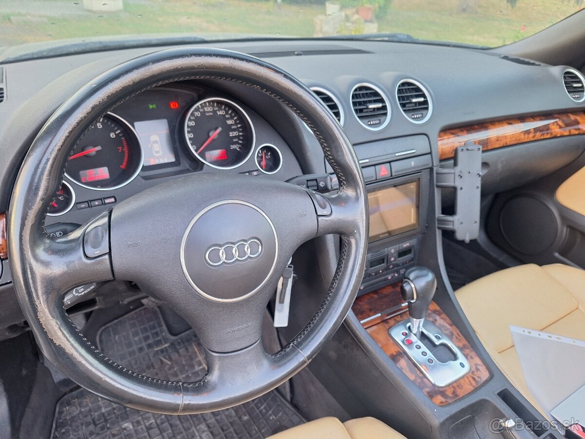 AUDI A4 CABRIO 3.0 BENZÍN AUTOMAT - 13