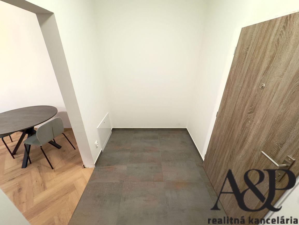 1 IZB. BYT V NOVOSTAVBE S PREDZÁHRADKOU A PARKOVNÝM MIESTOM, - 13