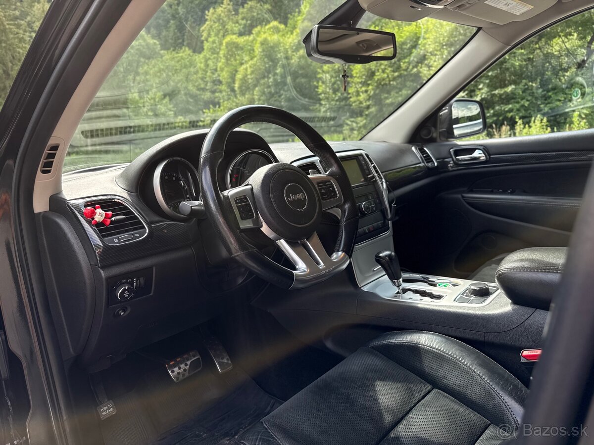 Jeep Grand Cherokee SRT8 - 13