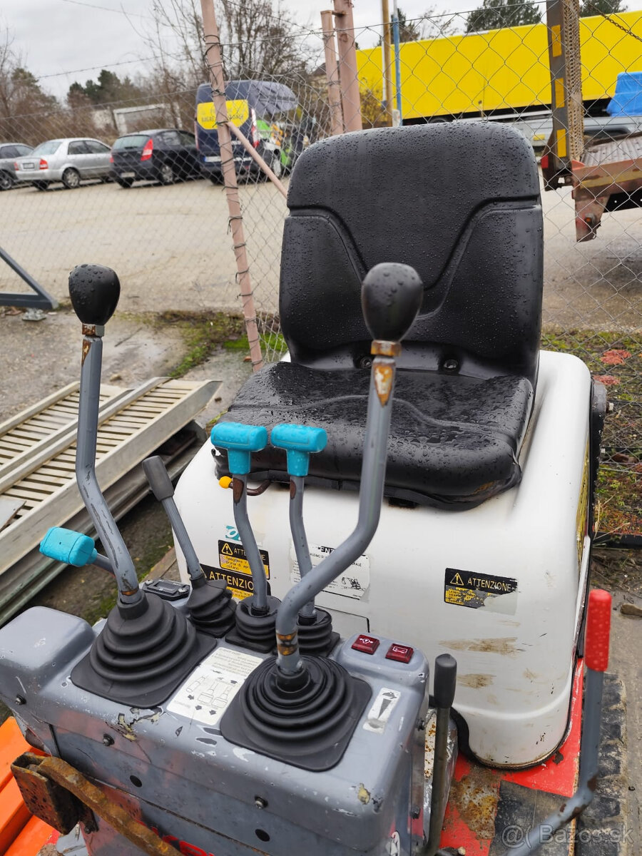 Minibager Takeuchi 900kg. Rozsirovaci - 13