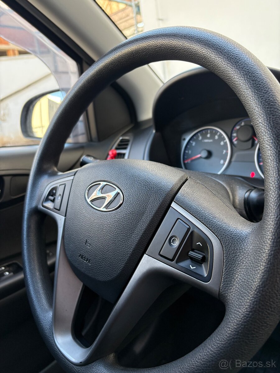Hyundai i20 1.2 benzín (2013)- len 87 000km, nová STK a EK - 13