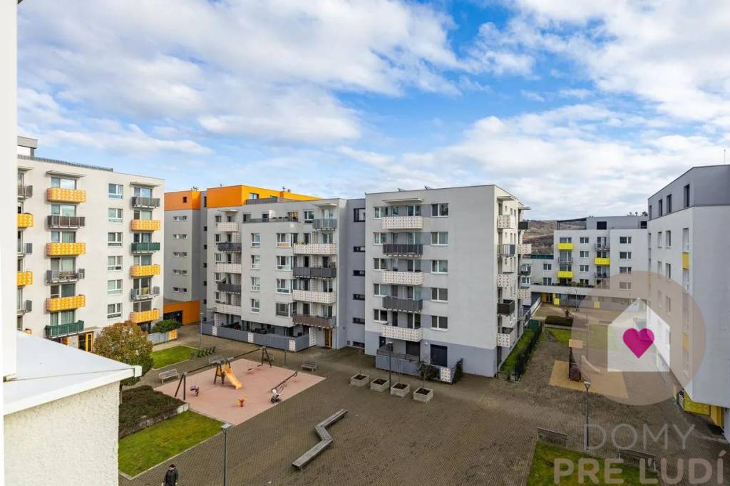 BA/IV-Prenájom zariadeného 2i bytu s balkónom a parkingom v - 13