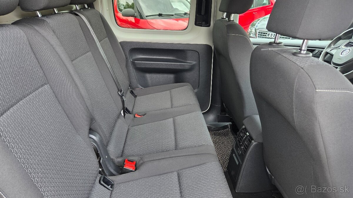 Volkswagen Caddy Maxi 2.0 TDI rok 2017 - 13