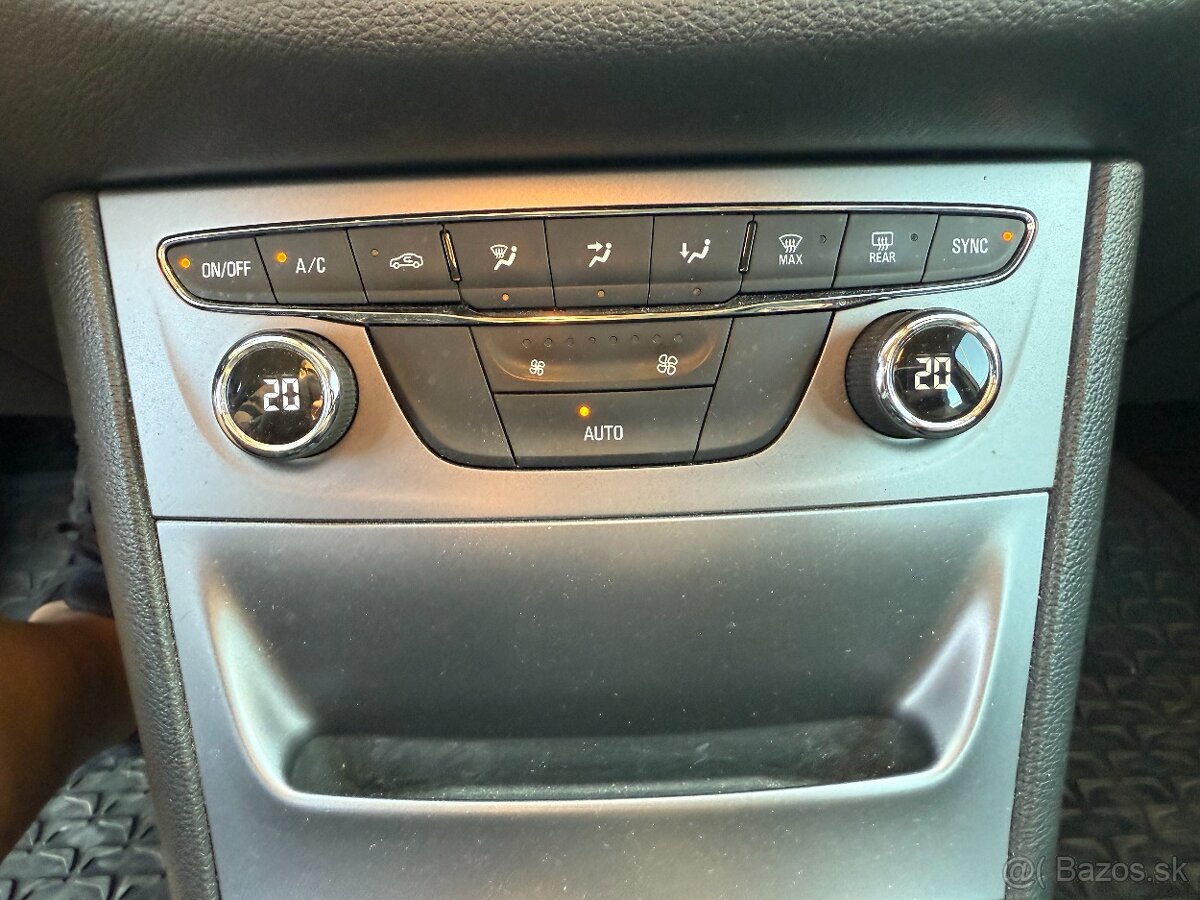 Opel Astra 1.4 T 92kW 1. majiteľ 110tkm serv kniha - 13