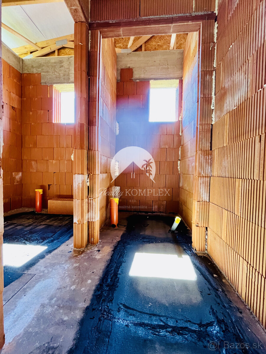 Reality KOMPLEX s.r.o., Vám ponúka na predaj moderný dvojdom - 13