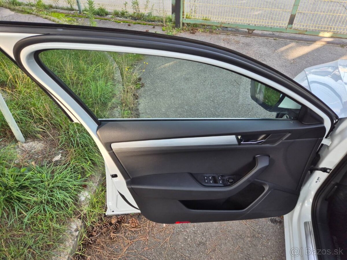 Škoda Superb Combi 2.0 TDI SCR Style DSG - 13