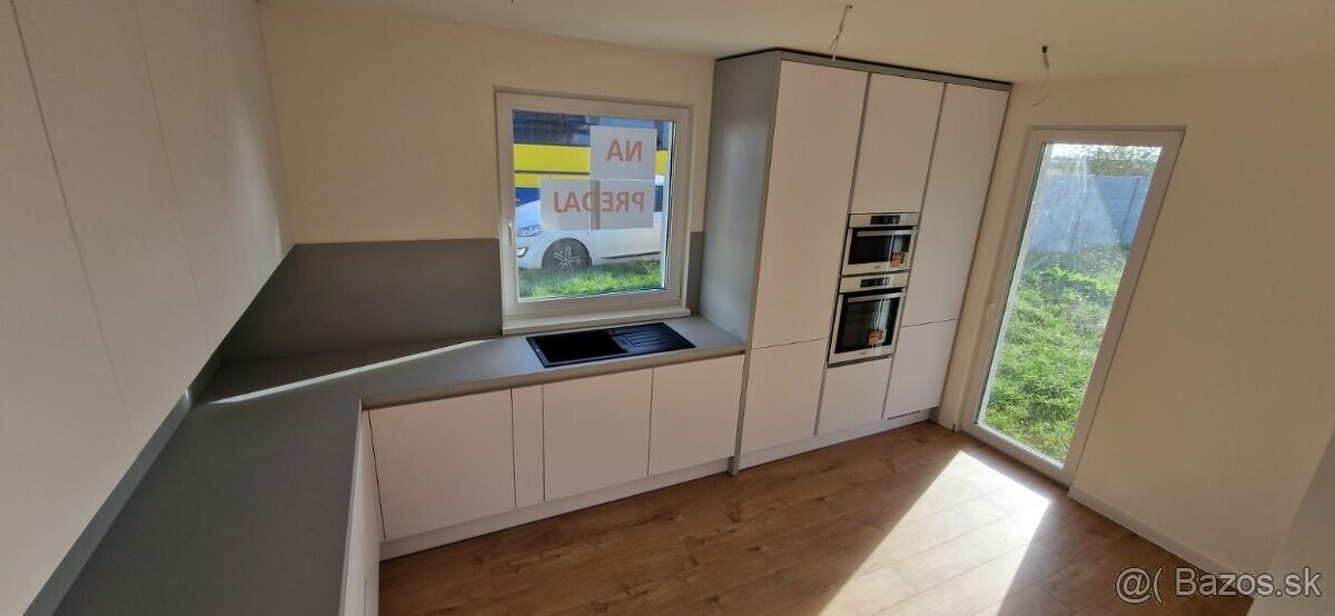 NA PREDAJ NOVOSTAVBA V ŽELIEZOVCIACH - 13