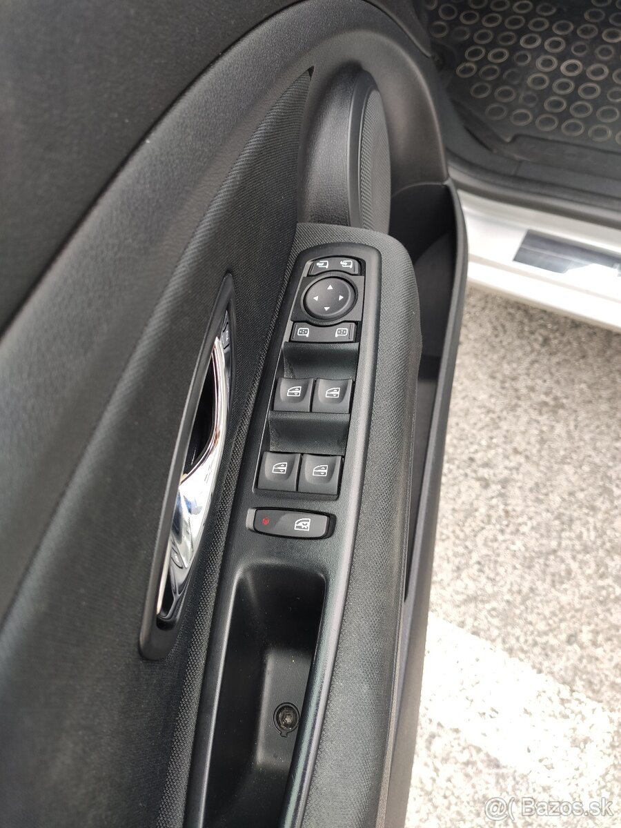 Predám Renault Megane 1.6 16V 110 Limited Edition - 13