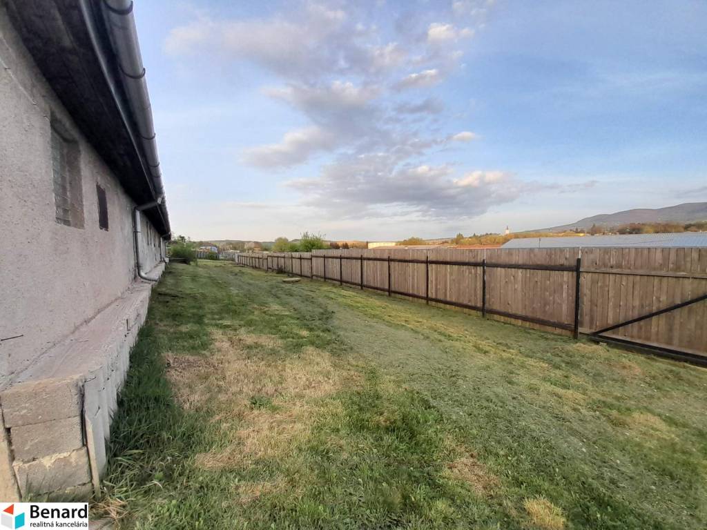 Na predaj MULTIFUNKČNÝ OBJEKT v KAPUŠANOCH, POZEMOK 2649 m2. - 13