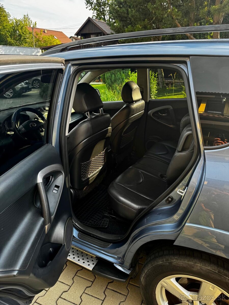 Predám Toyota RAV4 - 13