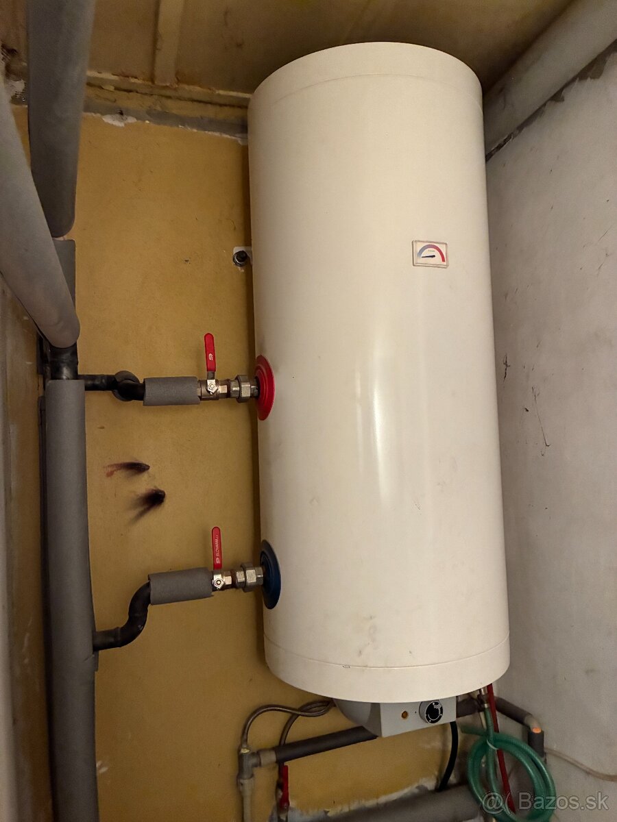 Rodinný dom 4.izbový + viničný domček s pozemkom - 13