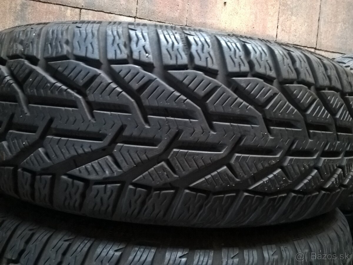 ZIMNÉ 195/65 R15 91T 4 ks MATADOR a 2 ks KORMORAN cca 8 mm - 13