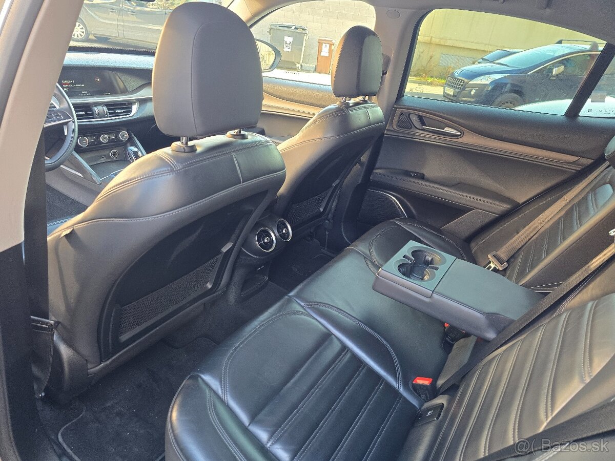 Alfa Romeo Stelvio 2.0 Q4 280ps - 13