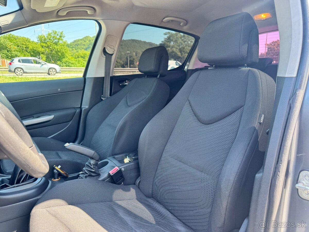 Peugeot 308 1.4 Benzín - 13