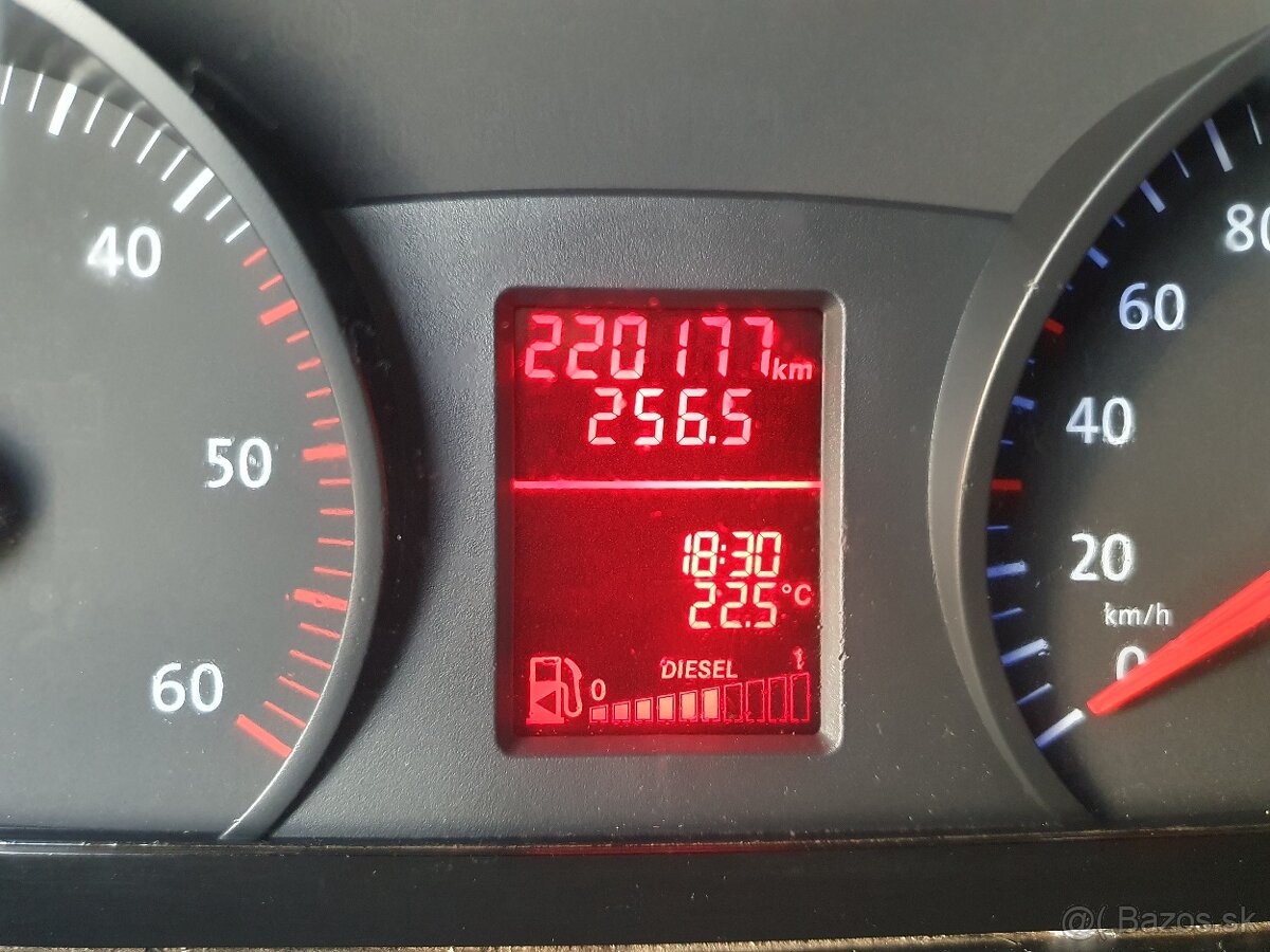 Volkswagen Crafter 2.5 TDI 9-miestny - 13