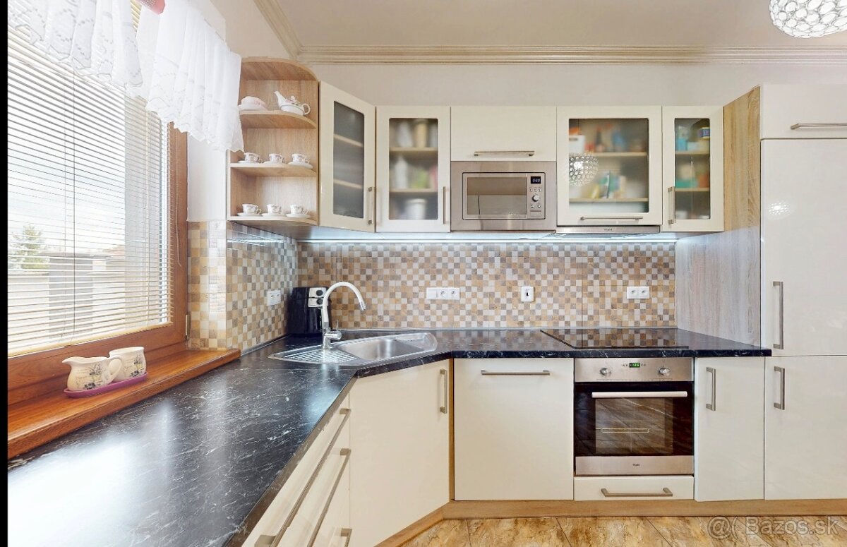 Krásny rodinný dom Zlaté Klasy - PREDAJ - 13