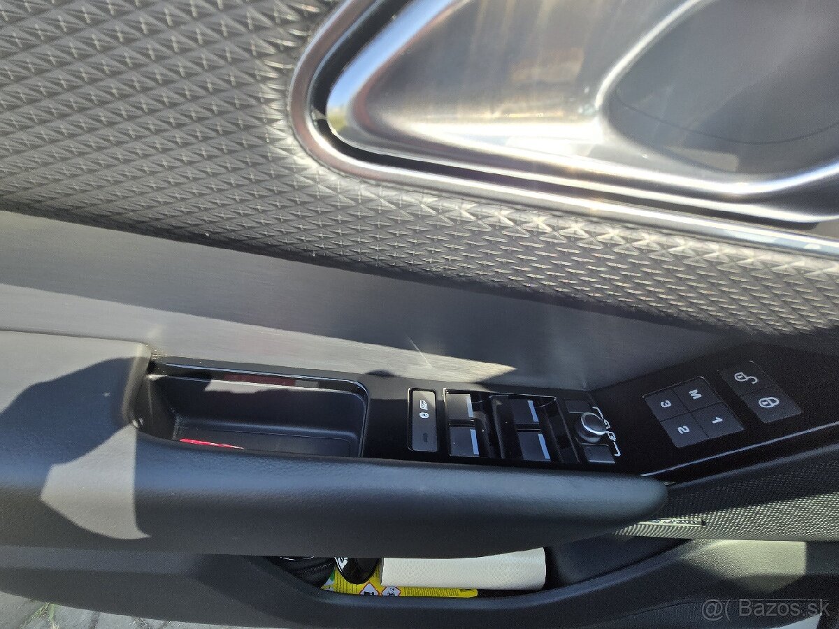 RANGE ROVER VELAR - PREDAJ AJ NA SPLÁTKY - 13
