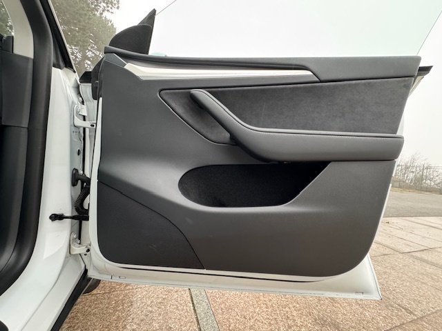 Tesla Model Y LR 514PS Enhanced FSD 47 800 km Biely Interier - 13