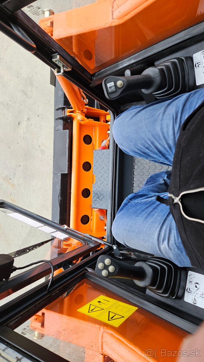 Locust 903 WAY YANMAR NEV 5mth 2020 - 13