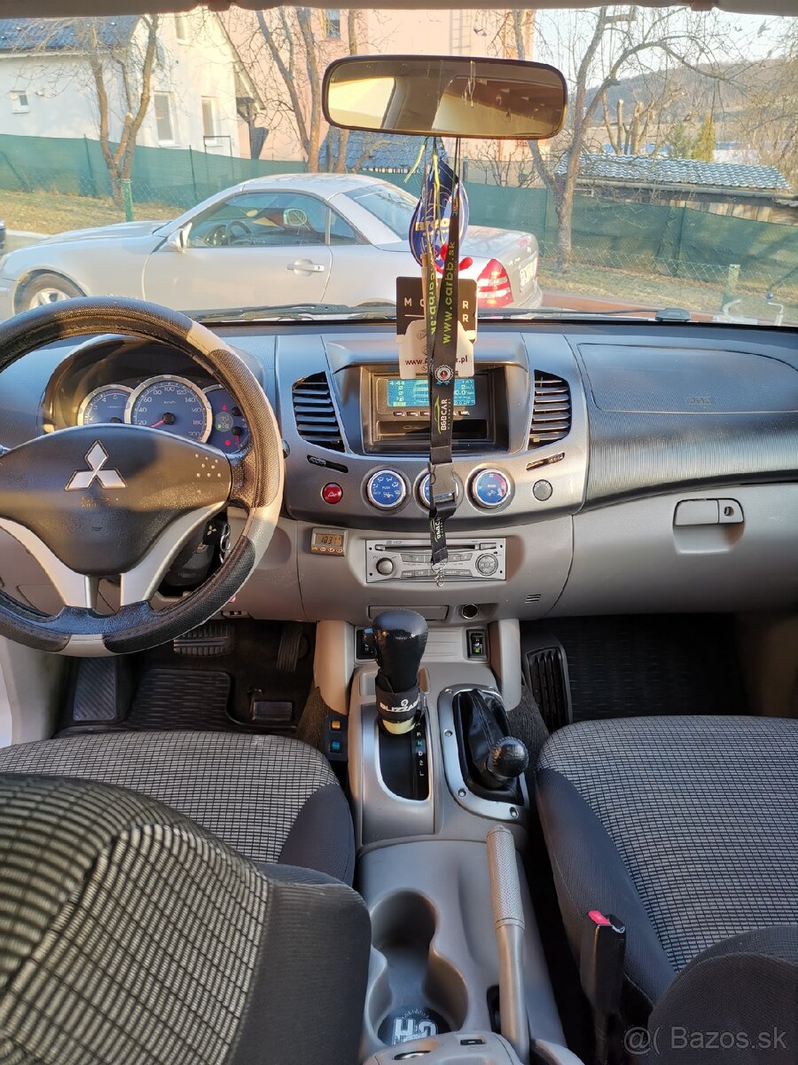 Mitsubishi l200 2 5did - 13