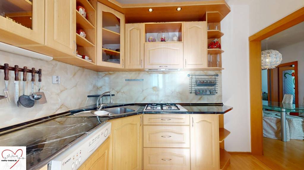 Z vchodu rovno do školy, na predaj praktický 3 izbový byt, A - 13