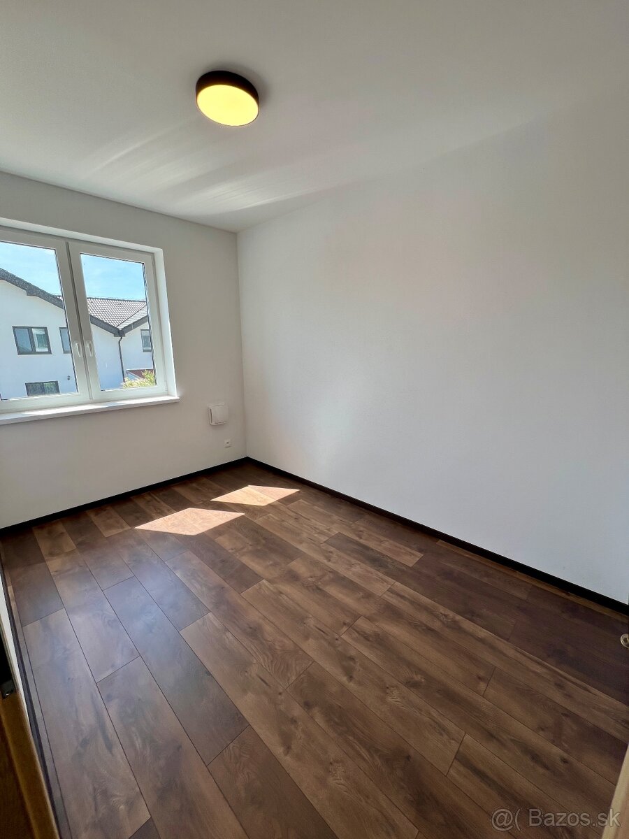 Prenajmem 4izbový rodinný dom - 13